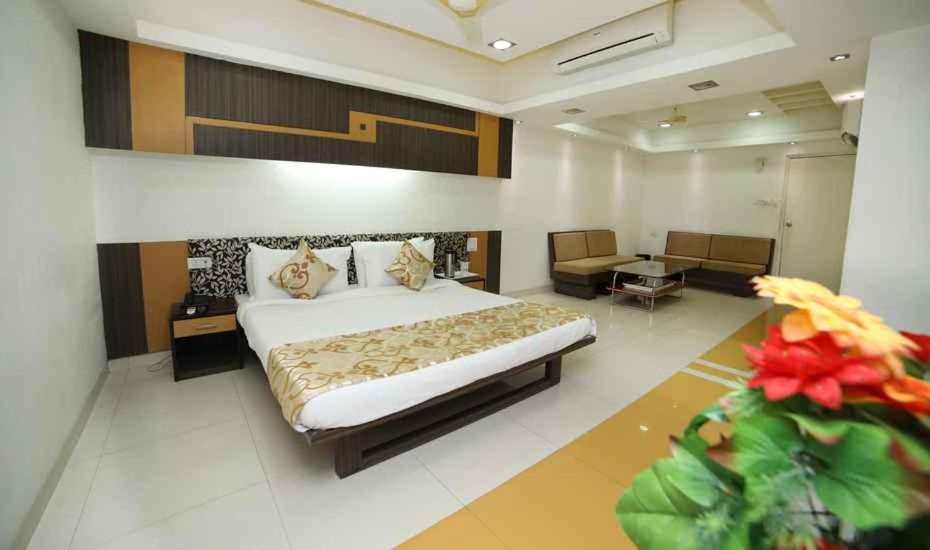 Hotel Grand Suites Indore Ngoại thất bức ảnh