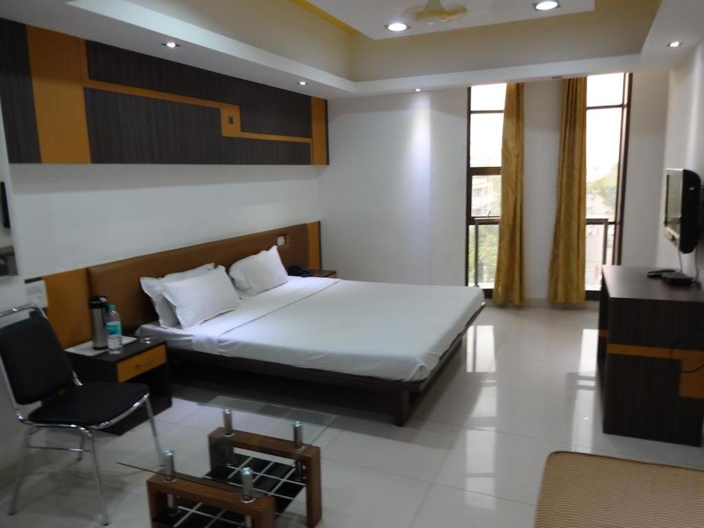 Hotel Grand Suites Indore Ngoại thất bức ảnh