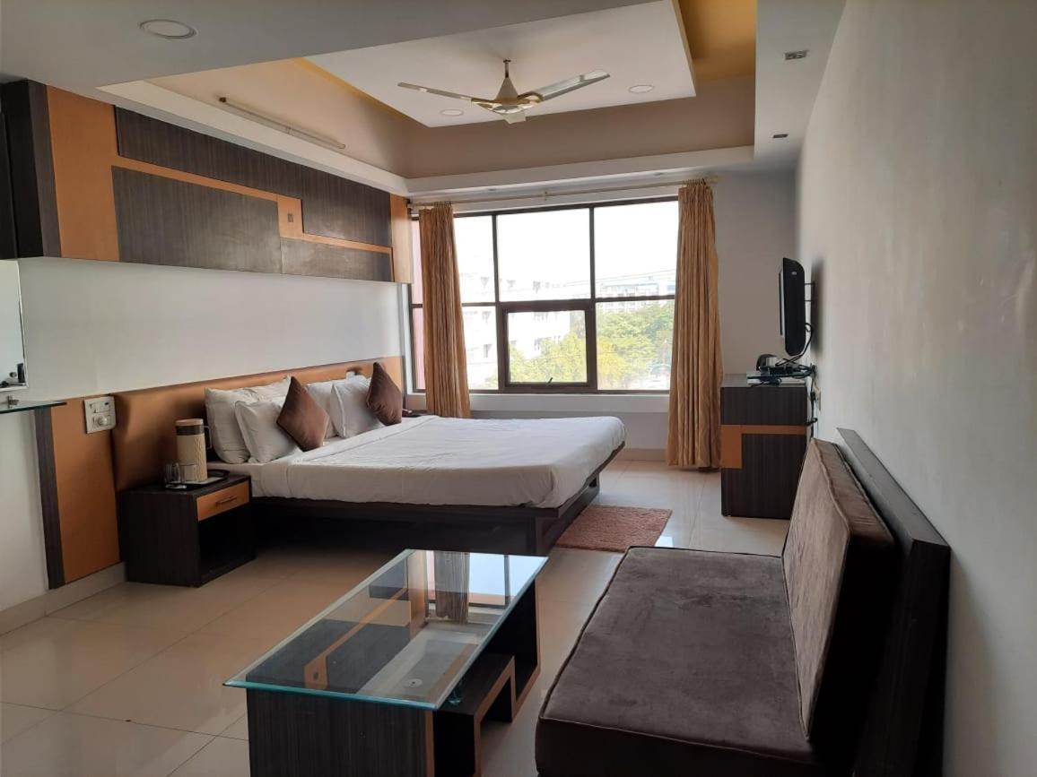Hotel Grand Suites Indore Ngoại thất bức ảnh