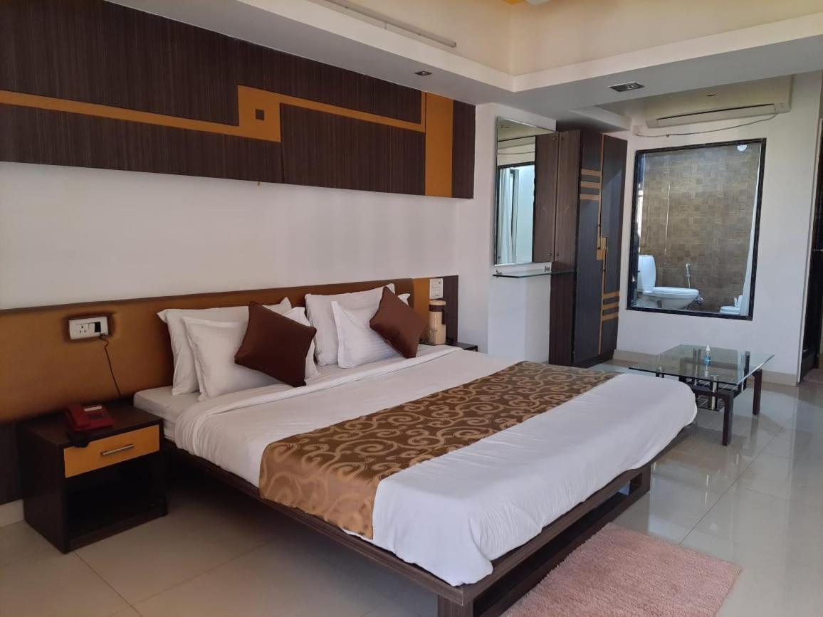 Hotel Grand Suites Indore Ngoại thất bức ảnh